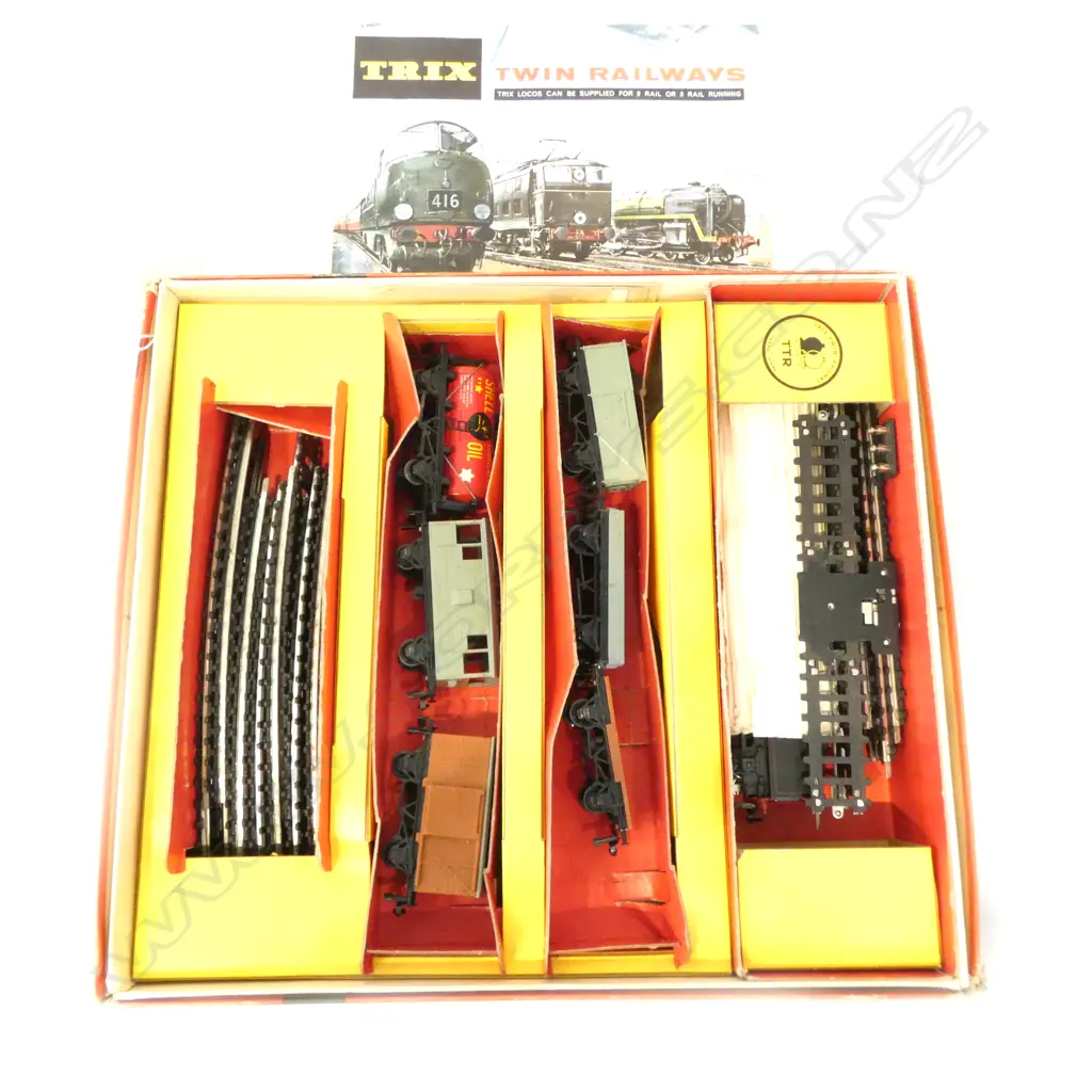 VINTAGE BOXED TTR TRIX TWIN RAILWAY SET NO ENGINE Image 1++