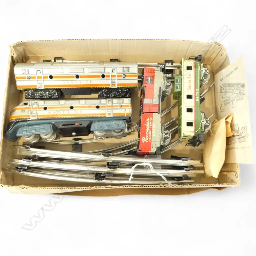 MINT & BOXED VINTAGE STANDARD RAILWAY SANTA FE SET Image 1++