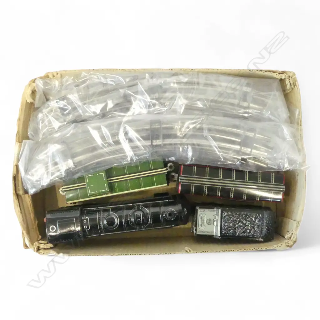 ORIGINAL BOX STANDARD RAILWAY ELECTRIC TRAIN SET L300MM Image 1++