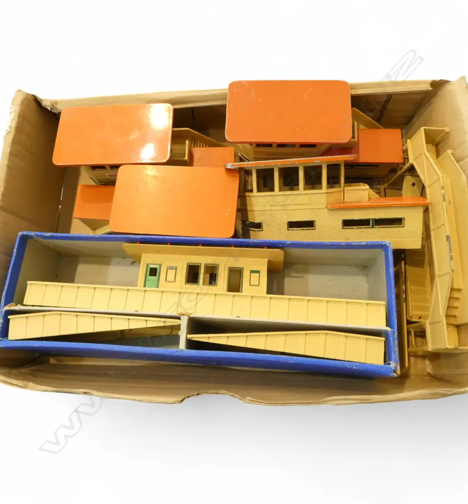 SAKAI MODEL TRAIN ENGINE 2 TENDERS & 3 CARRIAGES Image 1++