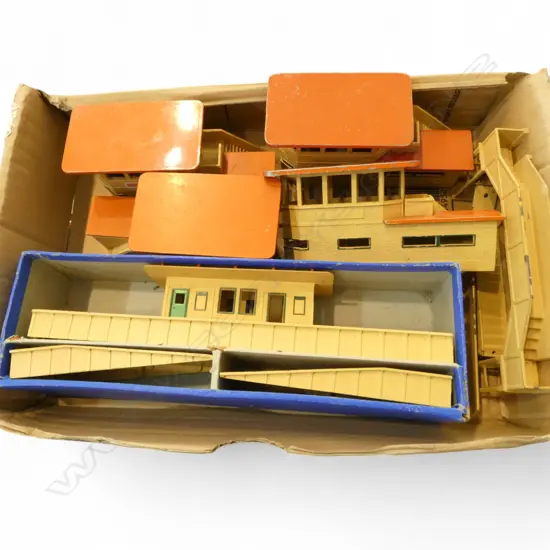 SAKAI MODEL TRAIN ENGINE 2 TENDERS & 3 CARRIAGES