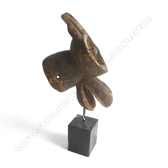 TRIBAL ANIMAL CARVING ON STAND H.530mm