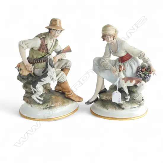 PR CAPODIMONTE FIGURINES H.270mm LADIES FINGER MISSING