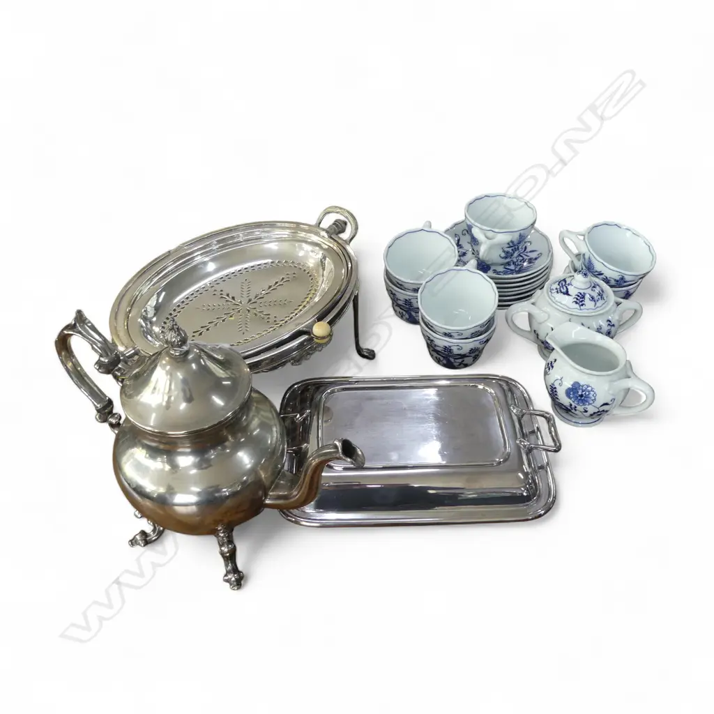 17 PCES BLUE DANUBE CHINA (7 CUPS, 8 SAUCERS, MILK & SUGAR) + EP BACON WARMER, DISH & TEAPOT Image 1++
