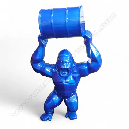 BLUE ACRYLIC KING KONG w. OIL BARREL H.880mm