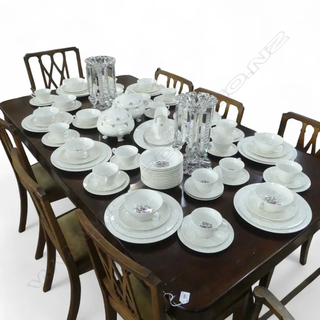 WEDGWOOD PATRICIAN SWANSEA DINNER SERVICE Image 1++