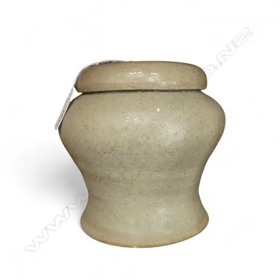 STUDIO POTTERY LIDDED VASE H.155mm ORIENTAL? FAULT