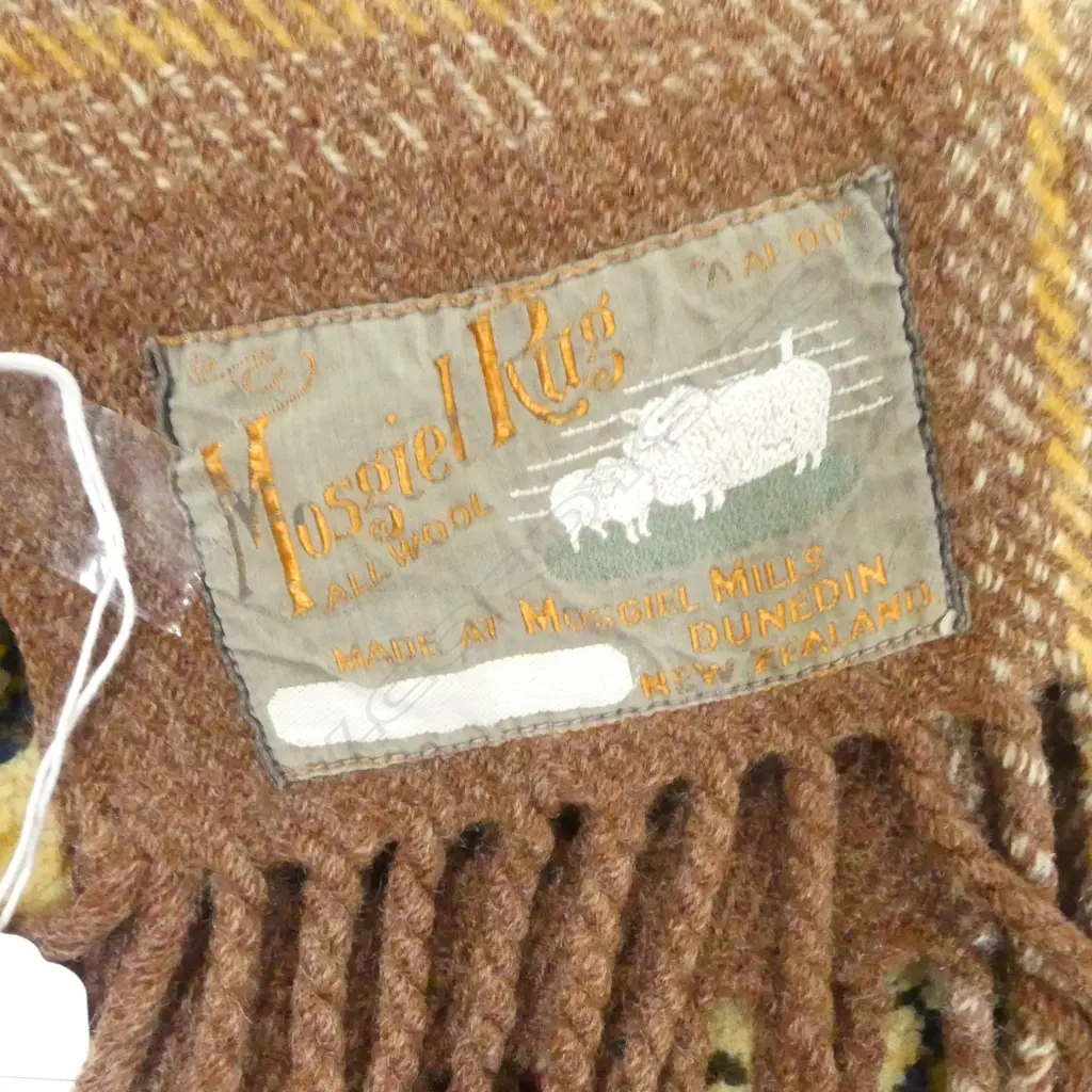 VINTAGE 'MOSGIEL RUG ALL WOOL MADE AT MOSGIEL MILLS DUNEDIN NZ' TRAVEL RUG / BLANKET. Labelled Image 1++