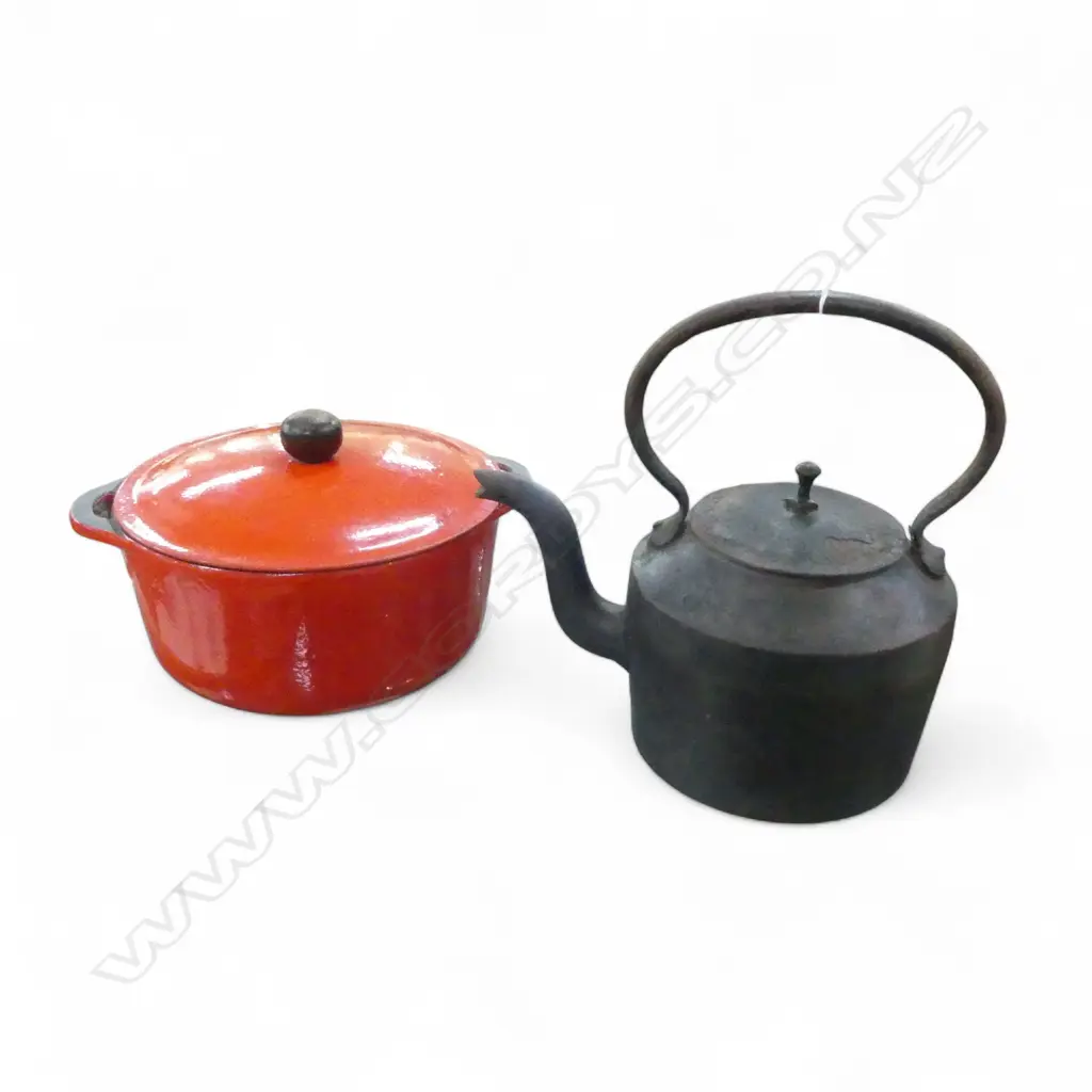 OLD CAST IRON KETTLE H.280mm + 'MONET' RED ENAMELLED CASSEROLE 260mm dia Image 1++