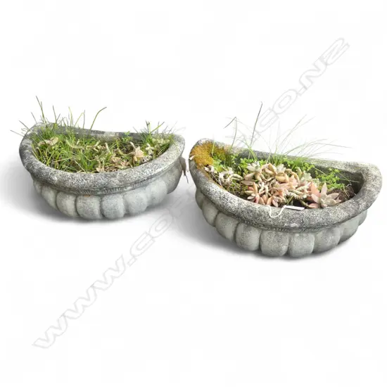 PR CONCRETE DEMI LUNE PLANTERS W.400mm