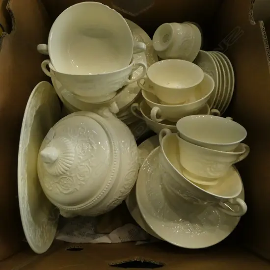 WEDGWOOD PATRICIAN DINNER SET, FAULTS