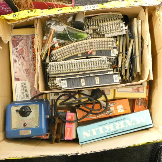 LARGE MARKLIN ELECTRIC TRAIN SET 