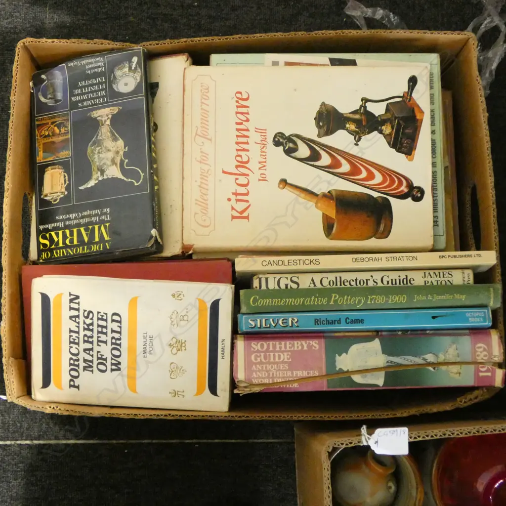 ANTIQUES REFERENCE BOOKS Image 1++