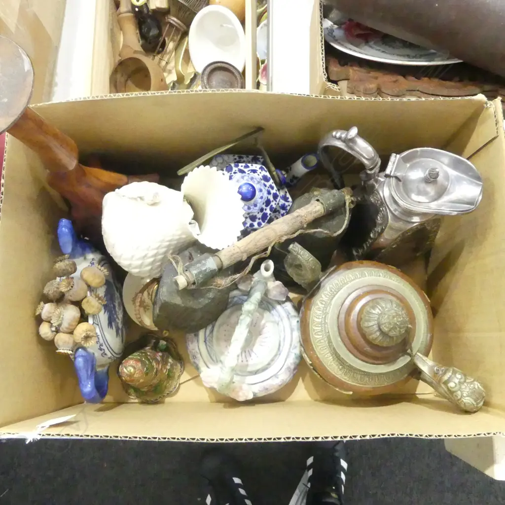 ASST. ITEMS; TEAPOTS, ETC Image 1++