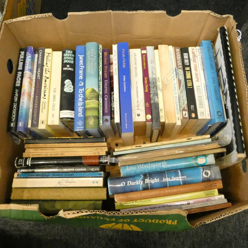 ASST. N.Z. LITERATURE/NOVELS Image 1++