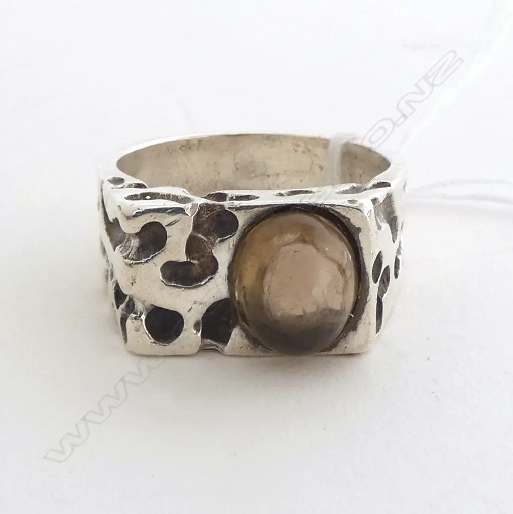 STERLING SILVER SMOKEY QUARTZ GENTS DRESS RETRO RING Size R 1/2 (11.5 GMS)  Image 1++
