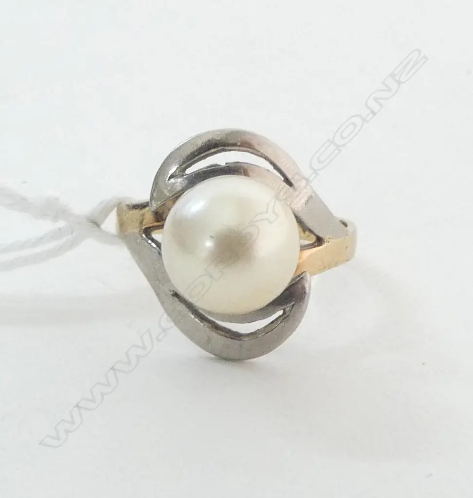 GOLD & PEARL RING 1.6gms SIZE I Image 1++