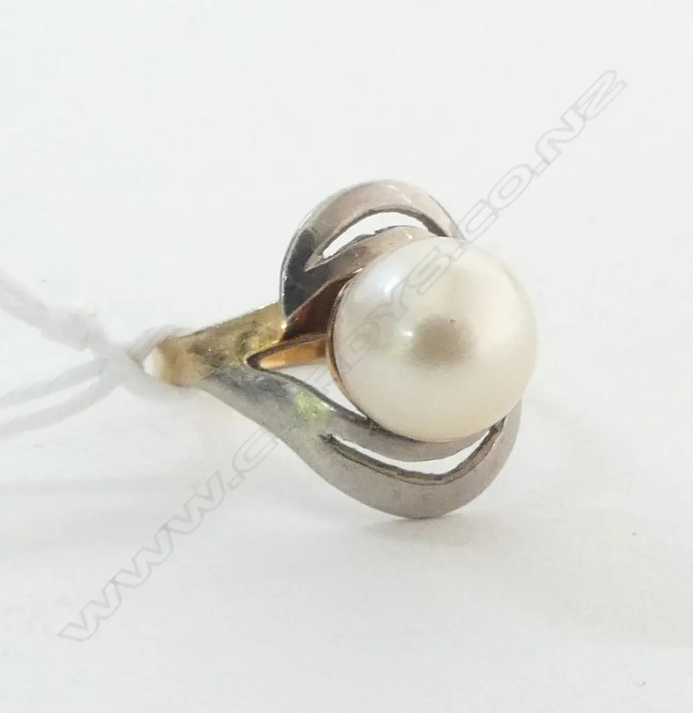 GOLD & PEARL RING 1.6gms SIZE I Image 1++