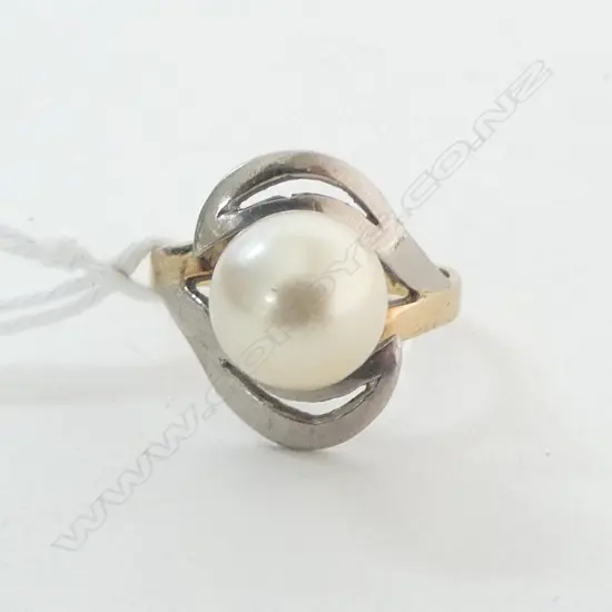 GOLD & PEARL RING 1.6gms SIZE I