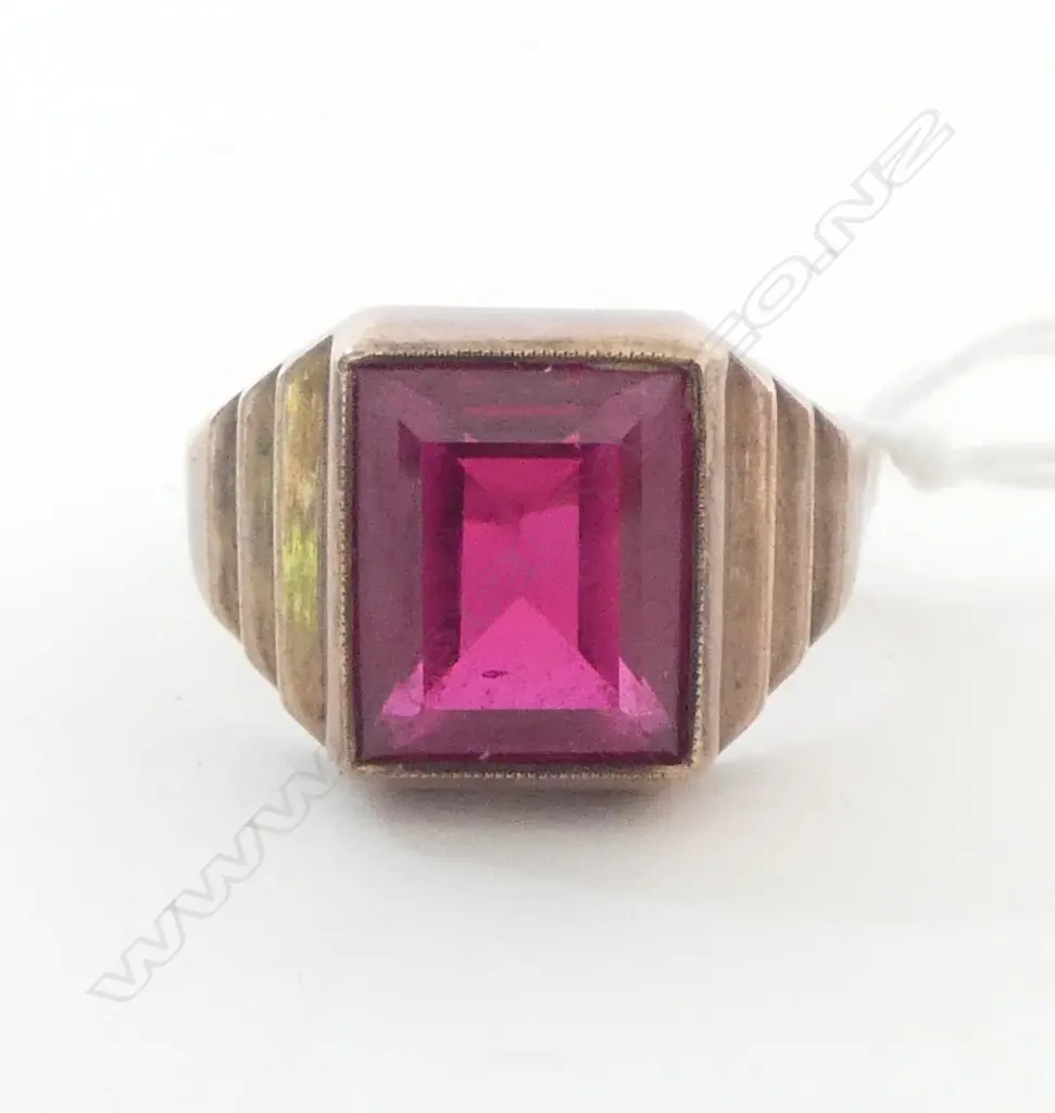 VINTAGE 9ct ROSE GOLD & RED STONE SIGNET RING 8.1gms SIZE V 1/2 Image 1++