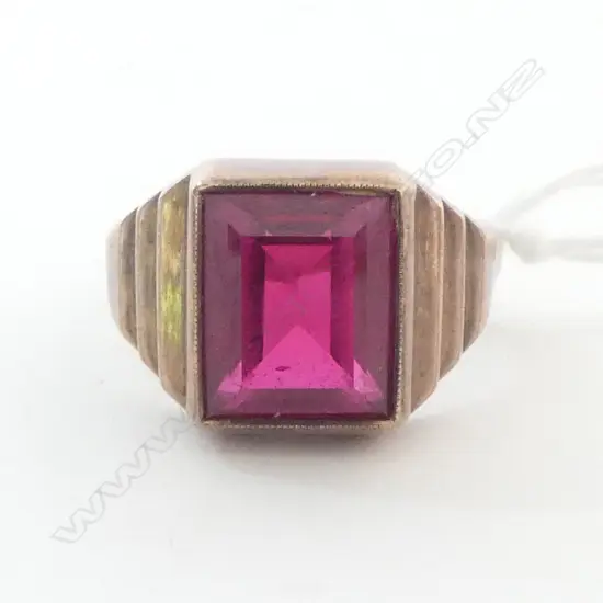 VINTAGE 9ct ROSE GOLD & RED STONE SIGNET RING 8.1gms SIZE V 1/2