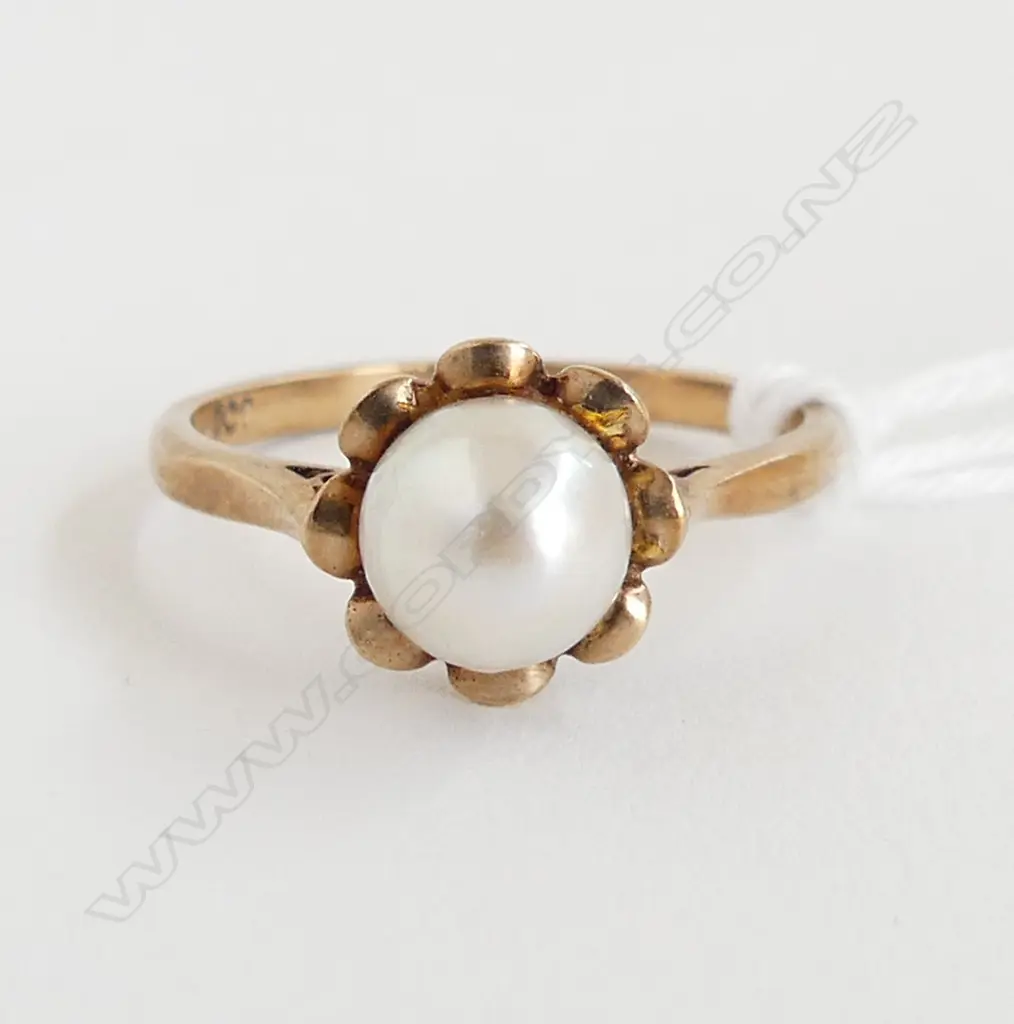 VINTAGE 9ct YELLOW GOLD & CULTURED PEARL RING 2.49gms size P Image 1++