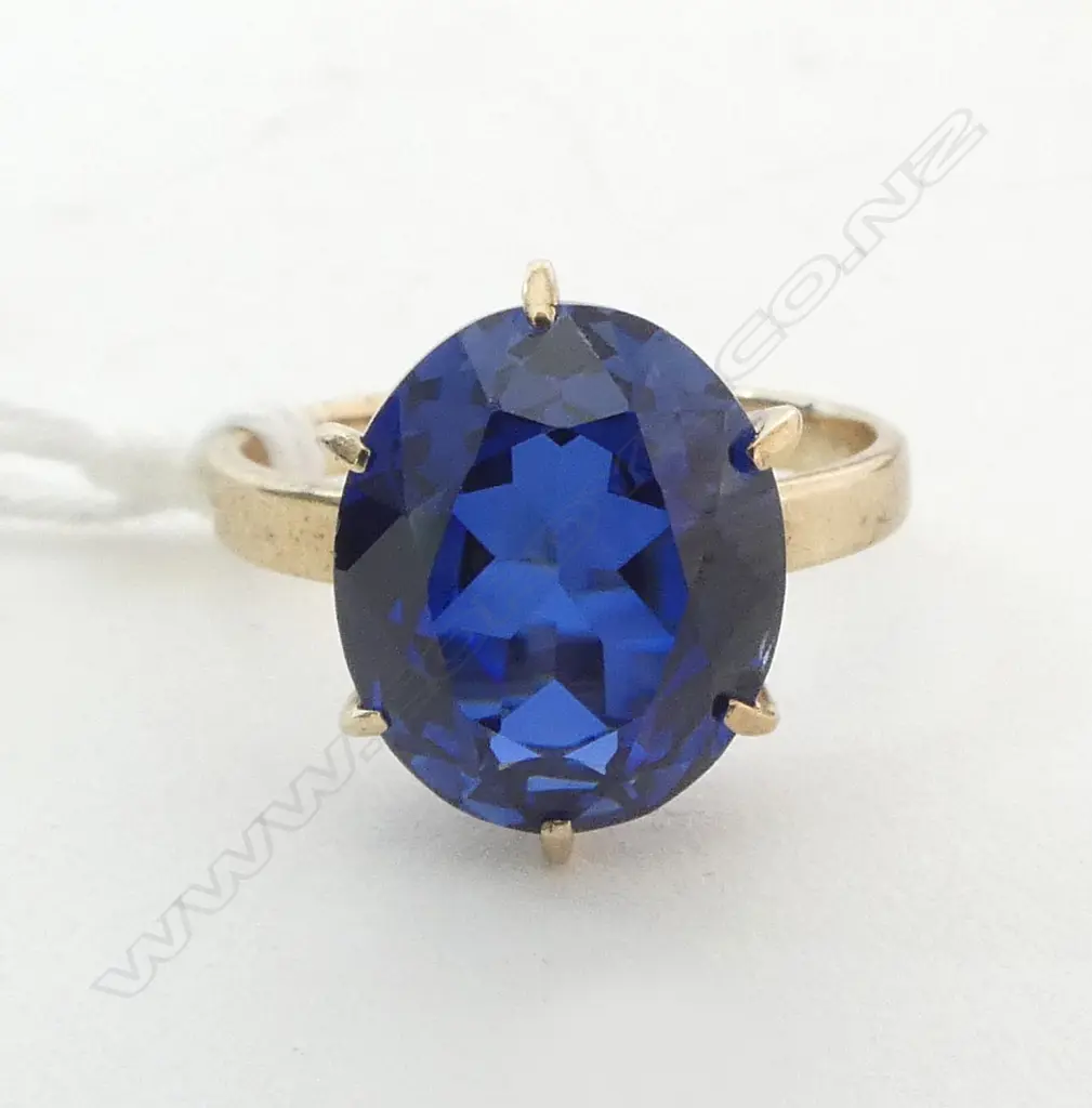 9ct YELLOW GOLD &  SYN BLUE STONE RING 3.1gms SIZE L Image 1++