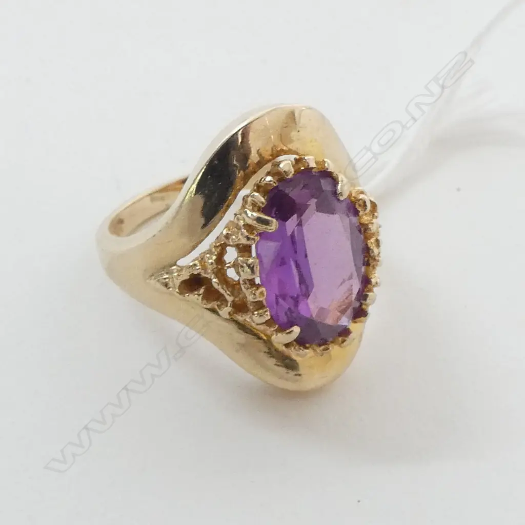 9CT Y/GOLD SYN  PURPLE/PINK SAPPHIRE DRESS RING SIZE M 6.3 GMS Image 1++