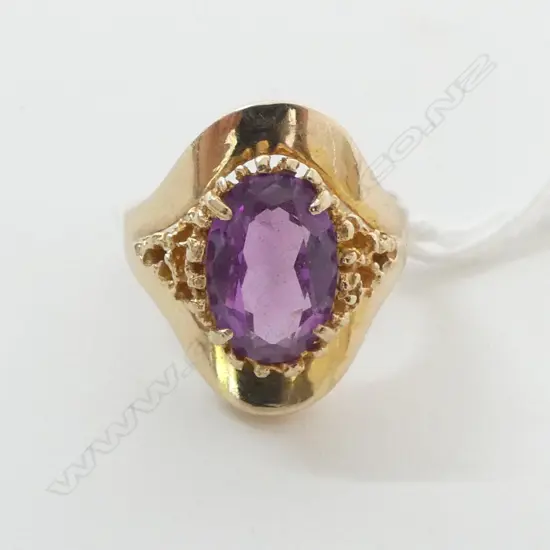 9CT Y/GOLD SYN  PURPLE/PINK SAPPHIRE DRESS RING SIZE M 6.3 GMS