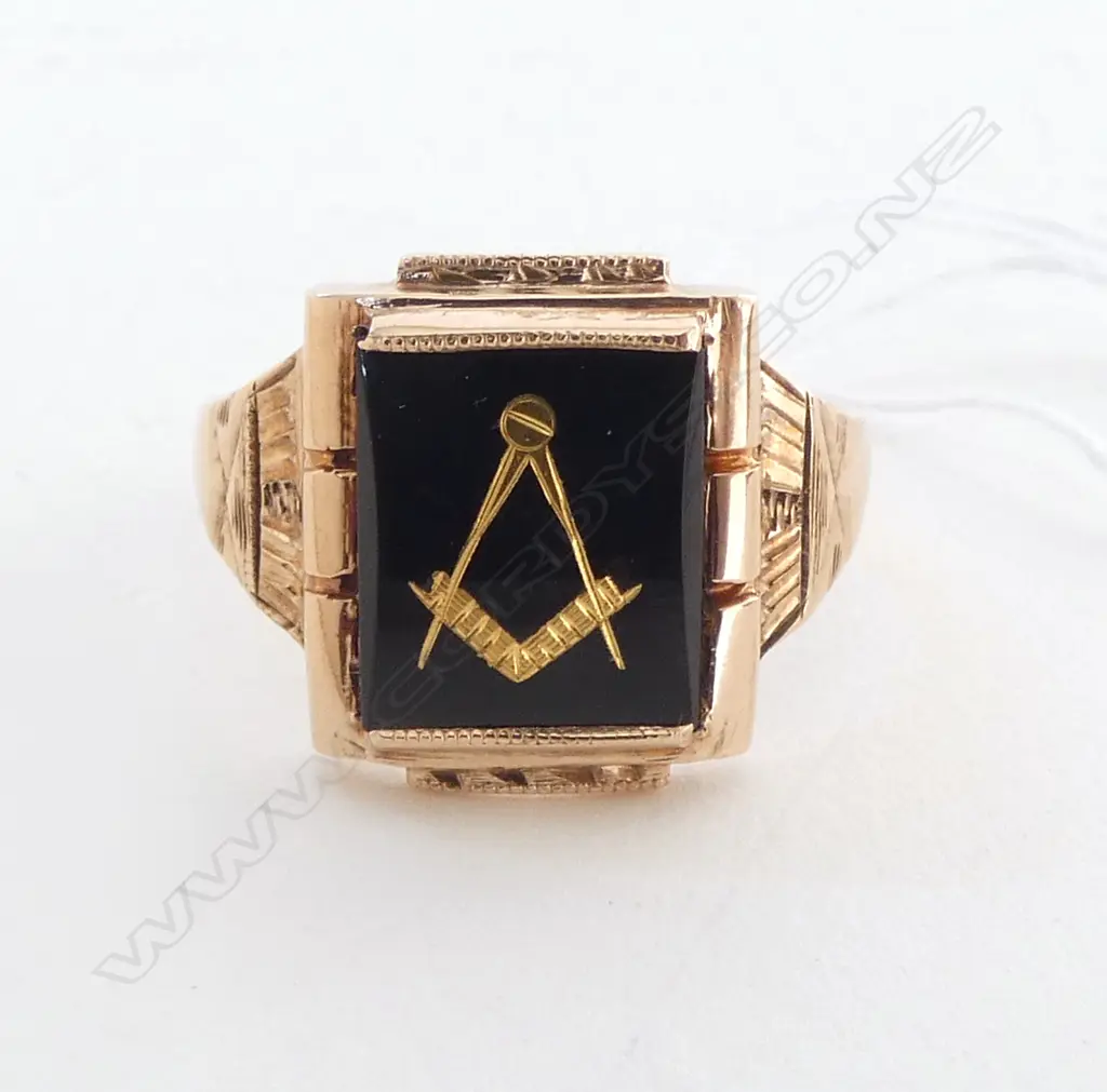 9ct MASONIC LODGE GENTS ROSE GOLD SIGNET RING 5.2 GMS (Near new condition) size U Image 1++