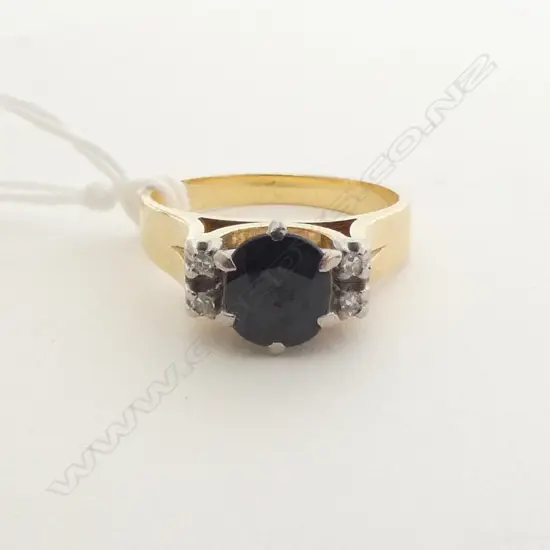 18ct GOLD SAPPHIRE & 4 DIAMOND RING 5gms SIZE K