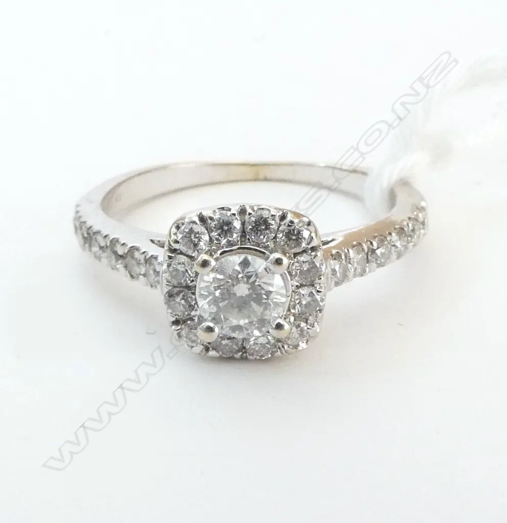 14CT WG DIAMOND CLUSTER  RING 2.9grms SIZE M Image 1++