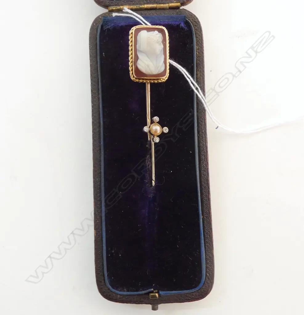 15ct CARVED AGATE  STICK PIN in original box Plus a NATURAL PEARL/ROSE CUT DIAMOND PIN 6gms Image 1++