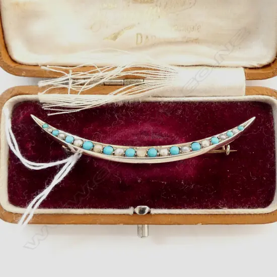 9ct SEED PEARL & TURQUOISE 1/2 CRESENT SHAPE BROOCH with box 5.5cm long 2.2 gms