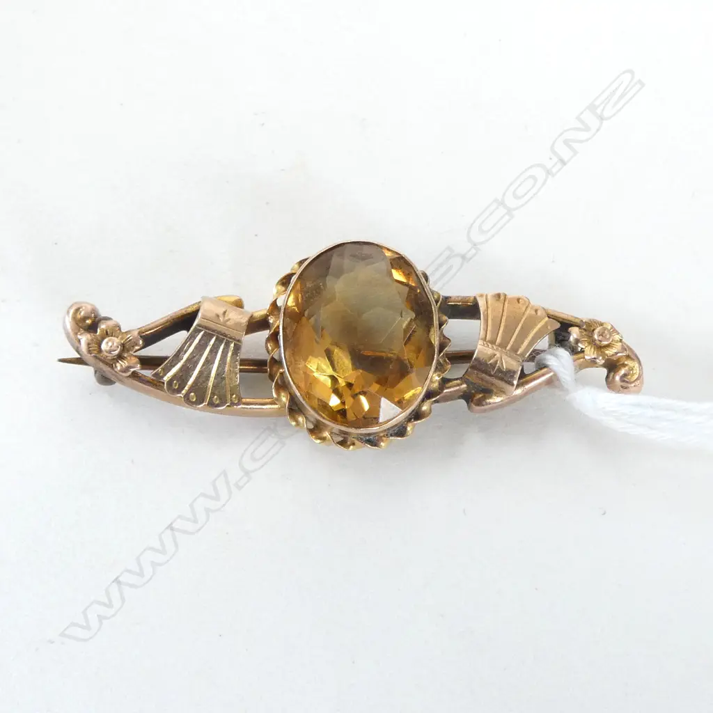 9ct GOLD BROOCH Image 1++