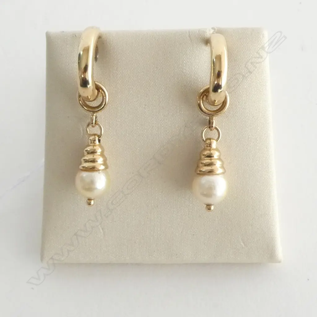 9ct Y/G 1/2 HOOP EARRINGS WITH CREAM CULTURED PEARL DROP FITTINGS 7.5 GMS Image 1++