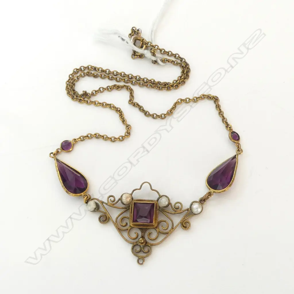 ANTIQUE STYLE COSTUME NECKLACE Image 1++