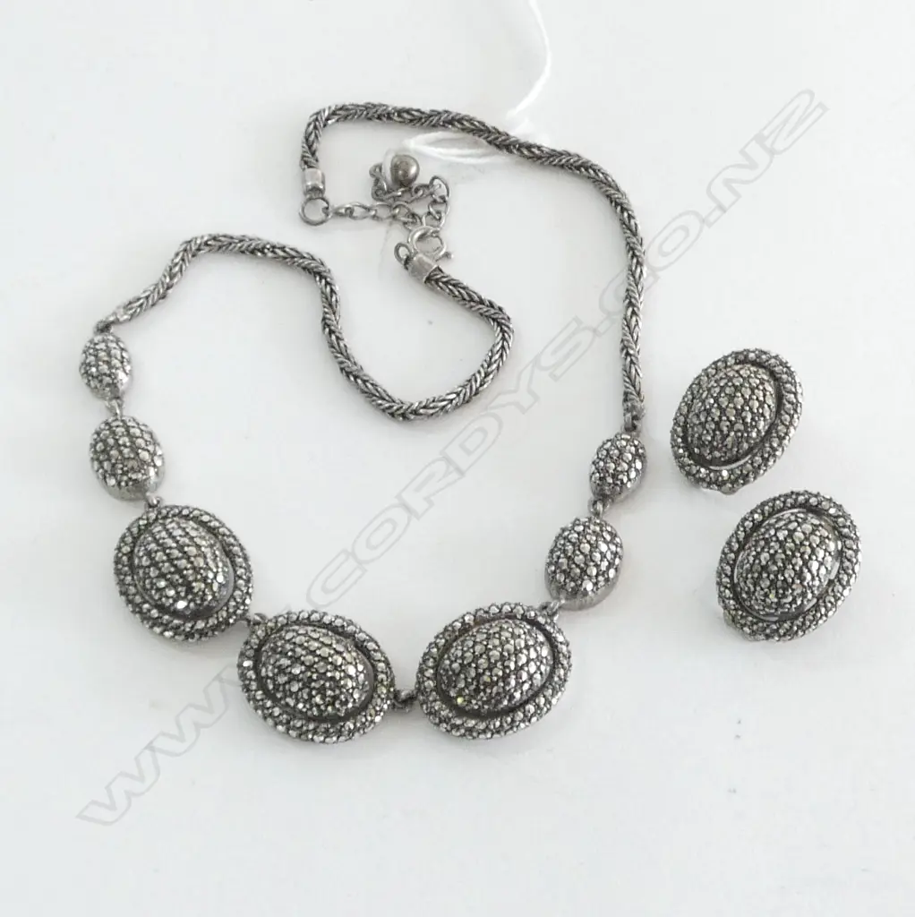 VINTAGE SILVER & MARCASITE VINTAGE NECKLACE & EARRING SET Image 1++