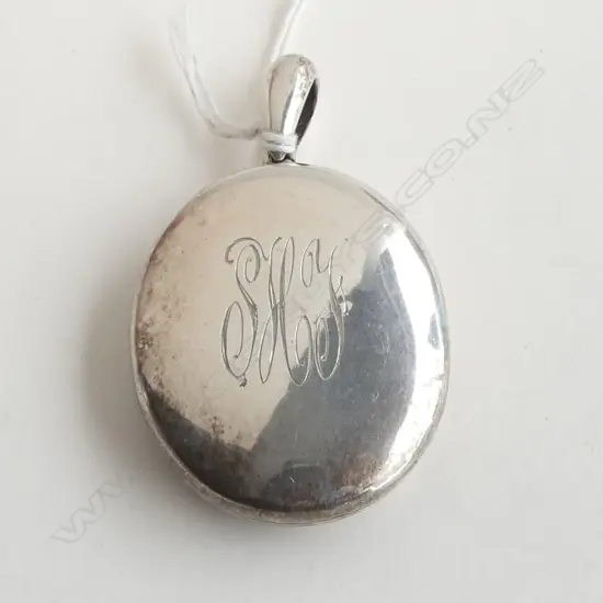 LGE c1900 SILVER PENDANT LOCKET 28gms