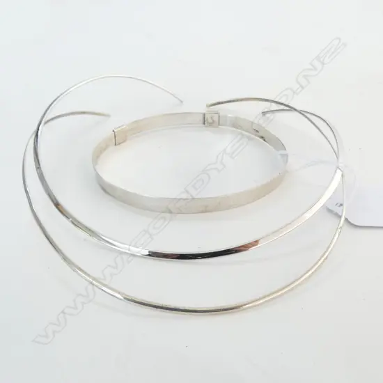 2X STERLING SILVER COLLARS, & SILVER ARM BRACELET 12GMS TOTAL 