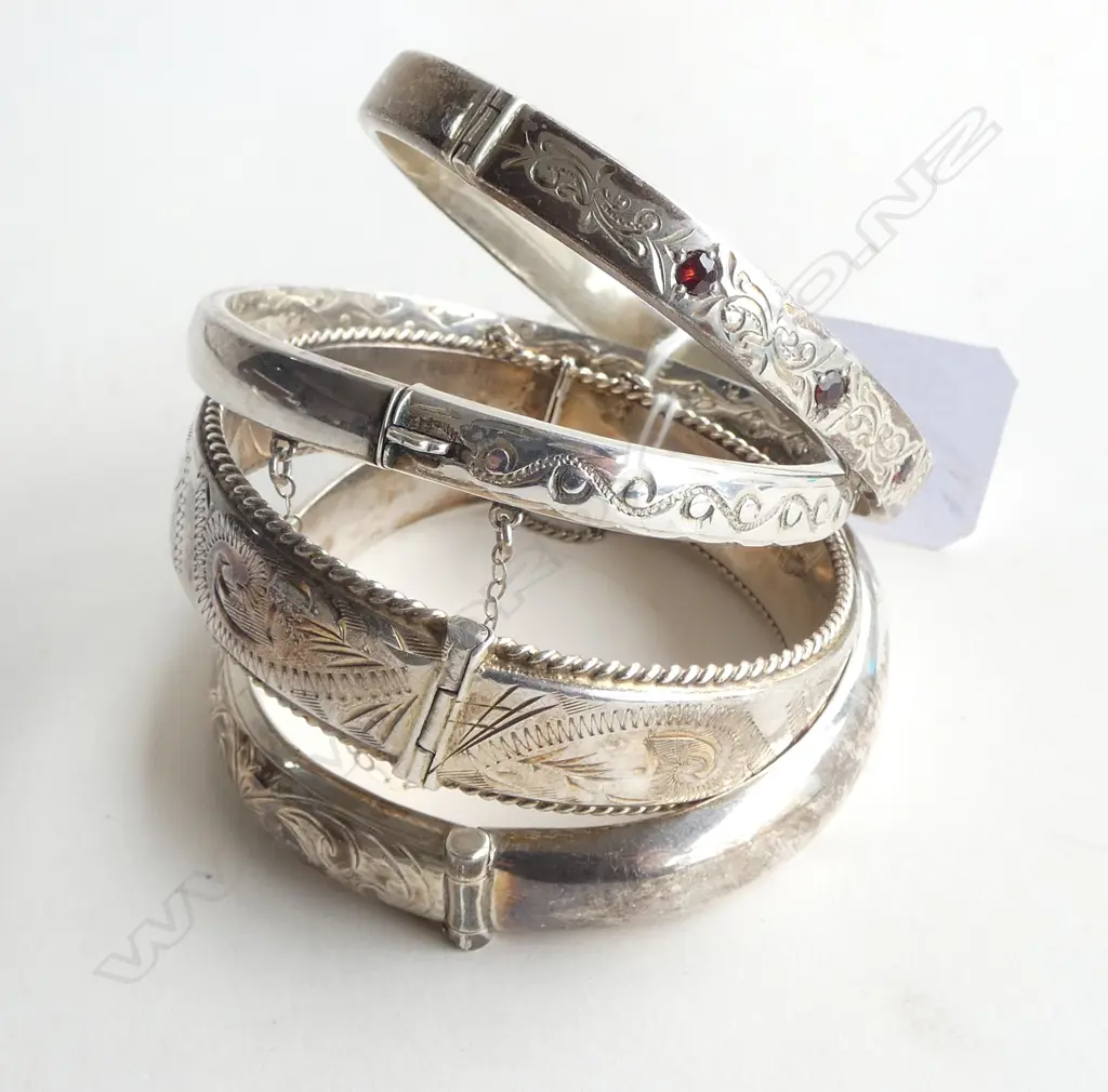 4 vintage ENGRAVED SILVER HINGED BRACELETS Image 1++