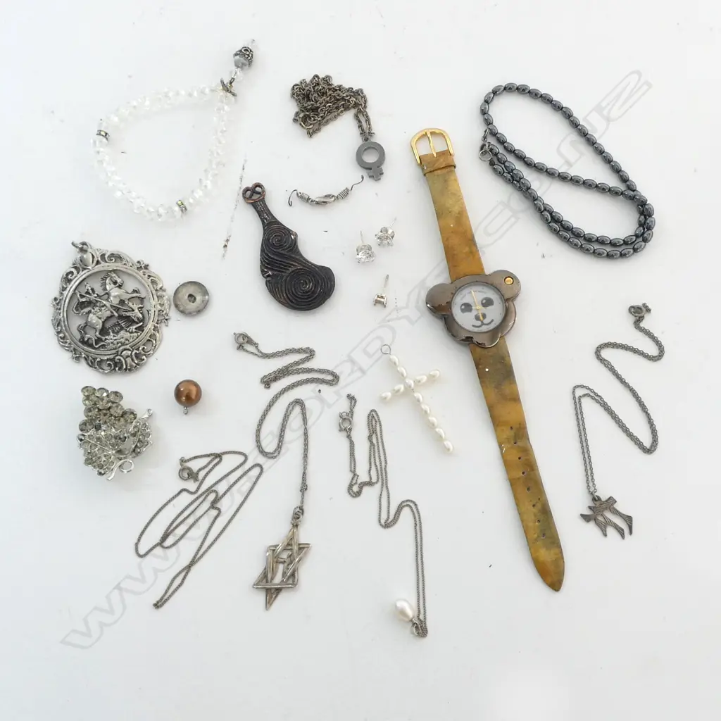 ASSORTED JEWELLERY BROOCHES/EARRINGS & PEARL ITEMS PLUS STEFF TEDDY WATCH (NOT GOING) Image 1++