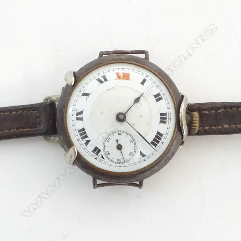 World War 1 TRENCH WATCH in original condition (not working) Image 1++
