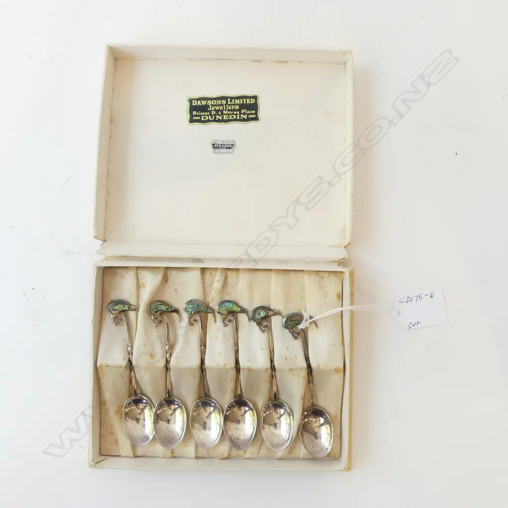 BOXED SET VINTAGE NZ SILVER TEASPOONS TOPPED w PAUA SHELL/KIWI, ATAAHUA DUNEDIN, 46gm Image 1++