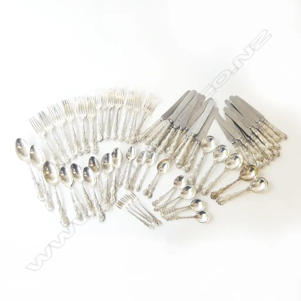 ASST AMERICAN STG SILVER CUTLERY SET, Pat.1897; 28 FORKS, 45 SPOONS, 24 BUTTER KNIVES (STAINLESS BLADE), 2881gms... Image 1++