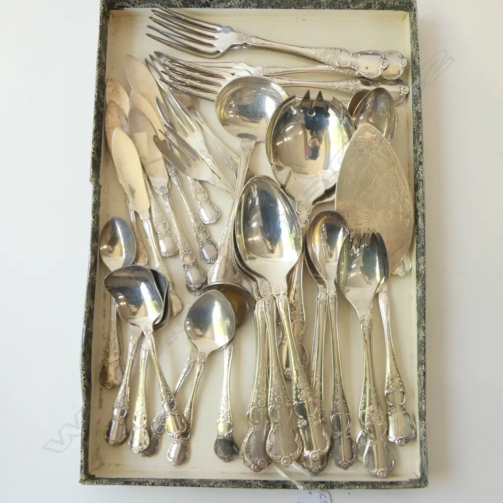 40 PIECES RODD CAMILLE SILVER PLATED CUTLERY & SERVING ITEMS Image 1++