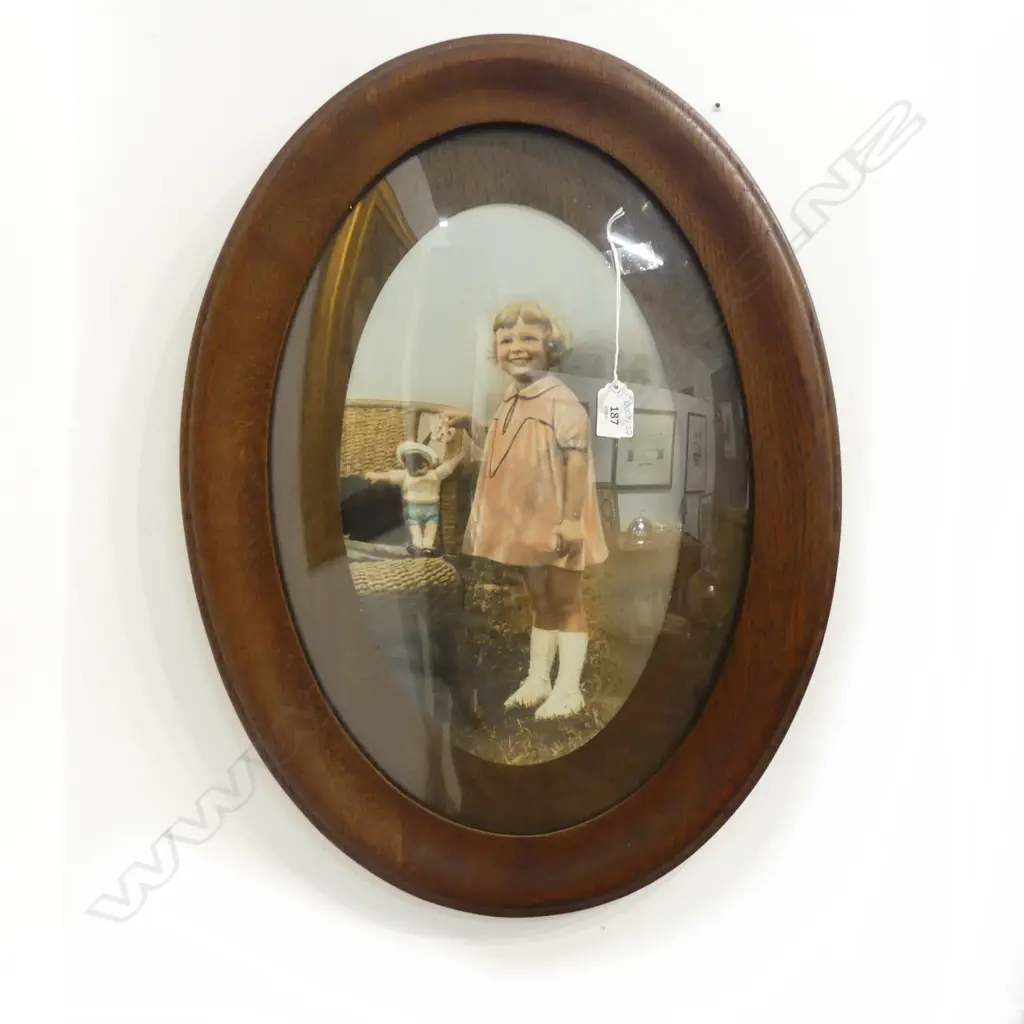 1920s HAND FINISHED GIRLS PORTRAIT PHOTO IN CONVEX OVAL OAK FRAME 600x450mm overall Image 1++