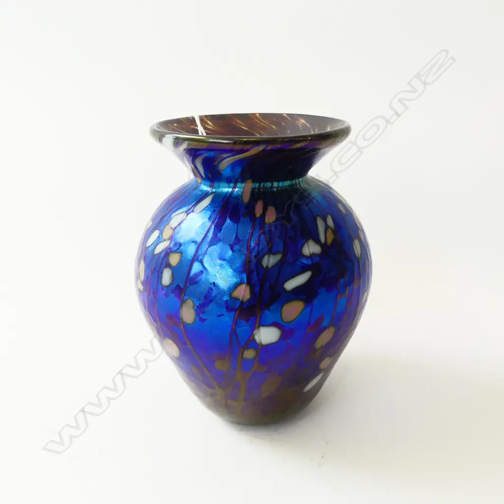 CAPE BYRON ART GLASS VASE, SIGNED & DATED '89 H.110mm Image 1++