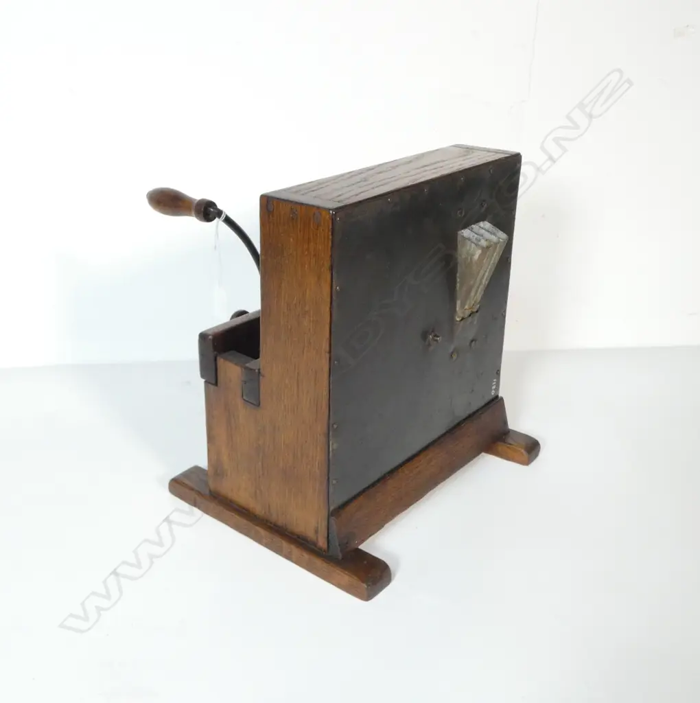(1130) ANTIQUE WOOD & CAST IRON TABLE STANDING BEAN SLICER H.310mm Image 1++