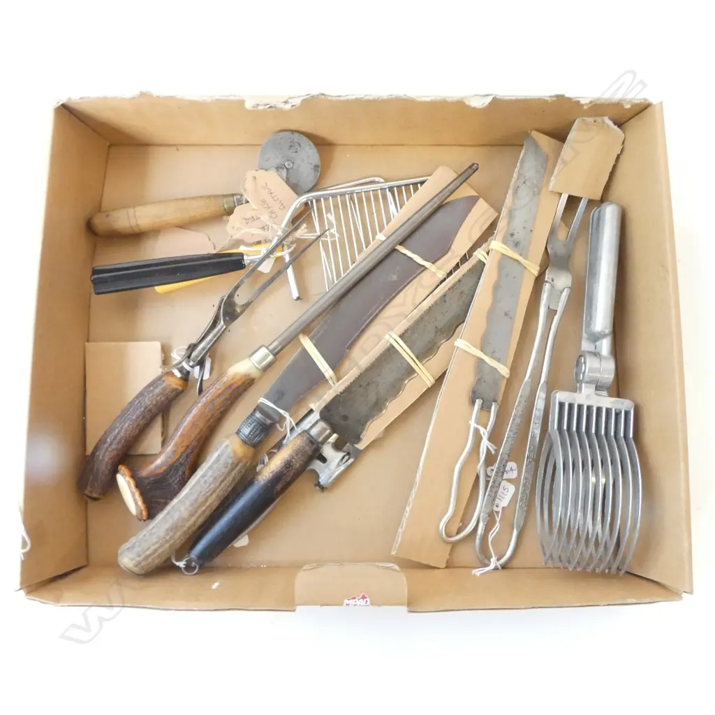 1058/1061/1464/1056/1185/1115/0994/1212/1383/1957 COLLECTION OF VINTAGE KITCHEN IMPLEMENTS Image 1++